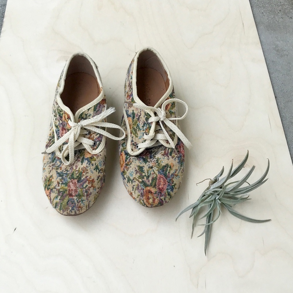ModCloth Colorful Tapestry Oxford Flat Lace up